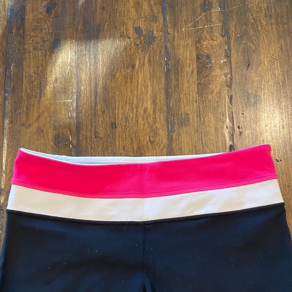 🩷 Lululemon Black Capri Flare Leggings with Pink and White Waistband 🩷 - Picture 2 of 6